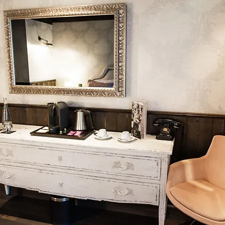 Le Castel Hotel