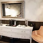 Le Castel Hotel