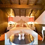 Le Castel Hotel