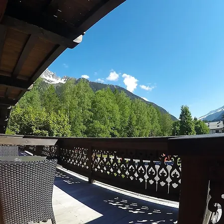 Le Castel Шамони